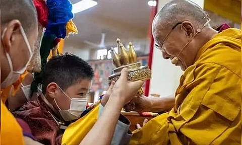 8 வயது சிறுவனுக்கு புத்த மதத்தில் உயர் பொறுப்பு - பட்டம் சூட்டிய தலாய்லாமா