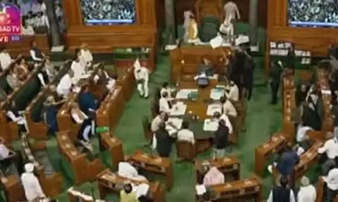 தொடர் அமளி: நாடாளுமன்ற இரு அவைகளும் ஒத்திவைப்பு!