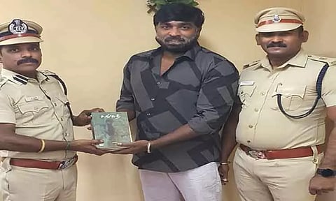 மதுரை மத்திய சிறை நூலகத்திற்கு ஆயிரம் புத்தகங்கள் - நடிகர் விஜய் சேதுபதி வழங்கினார்