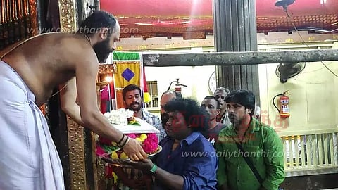 மண்டைக்காடு பகவதி அம்மன் கோவிலில் நடிகர் யோகிபாபு சாமி தரிசனம்