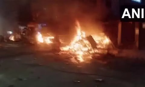 ராம நவமி கொண்டாட்டம்: வட மாநிலங்களில் வன்முறை: போலீஸ் தடியடி; வாகனங்களுக்கு தீ வைப்பு