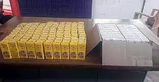 மது பாக்கெட்டுகள் பறிமுதல்