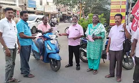 பி.எஸ்.என்.எல். ஒருங்கிணைப்பு குழுவினர் துண்டு பிரசுரம் வழங்கல்