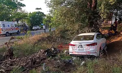 மொபட் மீது கார் மோதி விவசாயி பலி