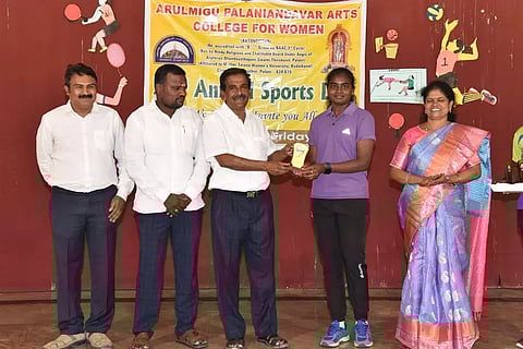 பழனியாண்டவர் மகளிர் கல்லூரியில் விளையாட்டு விழா