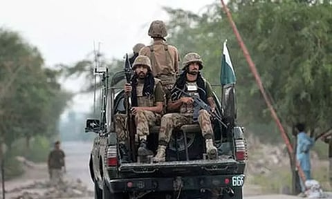 ஈரான் எல்லையில் பயங்கரவாதிகள் தாக்குதல்: பாகிஸ்தான் பாதுகாப்பு படையினர் 4 பேர் பலி