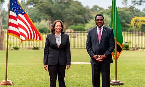 ஜாம்பியாவில் தாத்தா வாழ்ந்த பூர்வீக வீட்டை பார்வையிட்ட அமெரிக்க துணை ஜனாதிபதி