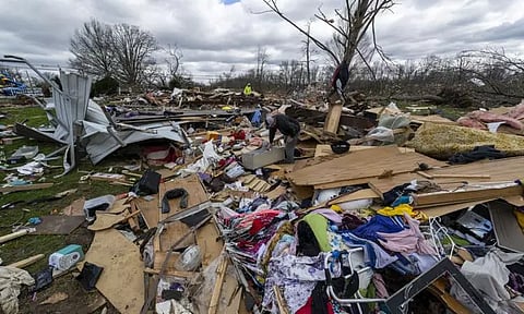 அமெரிக்காவில் சக்தி வாய்ந்த சூறாவளி தாக்குதலில் சிக்கி 18 பேர் பலி