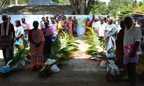 தென்னை விவசாயிகளுக்கு இடுபொருட்கள் வழங்கும் விழா