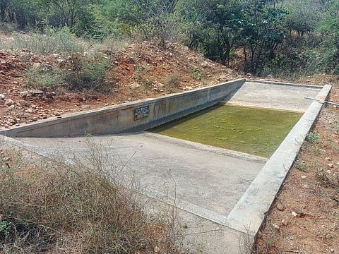 அய்யனார் கோவில் மலைப்பகுதியில்தொட்டிகளில் தண்ணீர் நிரப்பாததால் மான்கள் உயிரிழக்கும் அபாயம்