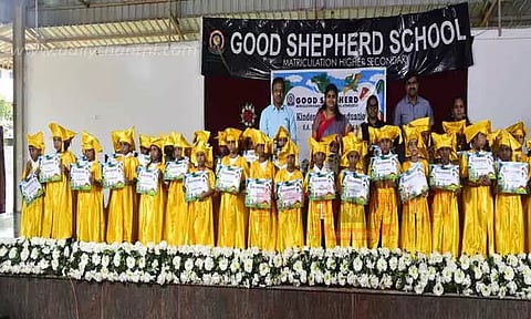 குட்ஷெப்பேடு மெட்ரிக் பள்ளி பட்டமளிப்பு விழா