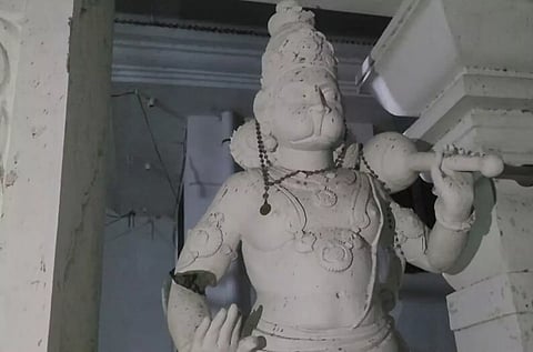 கோவில் உண்டியலை உடைத்து பணம் திருட்டு