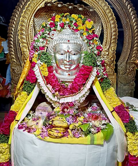 தர்மபுரி நெசவாளர் நகர் மகாலிங்கேஸ்வரர் கோவில் வருஷாபிஷேக விழா-ஏராளமான பக்தர்கள் சாமி தரிசனம்