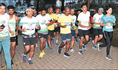 மீண்டும் அதிகரிக்கும் கொரோனா தொற்றால் பதற்றம் அடைய வேண்டாம்; அமைச்சர் அறிவுரை