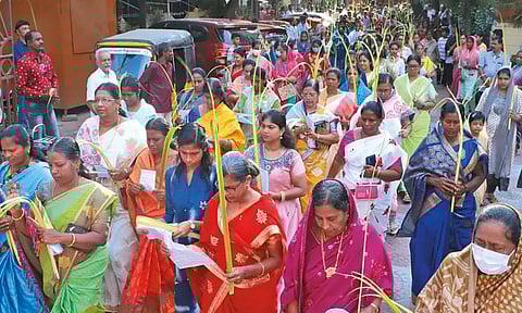 தேவாலயங்களில் குருத்தோலை பவனி