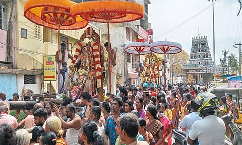 பூந்தமல்லியில் வரதராஜ பெருமாள் கோவிலில் கருட சேவை