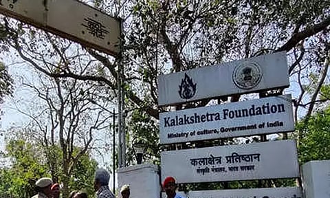 கலாஷேத்ரா மாணவிகளுக்கு பாலியல் தொல்லை: தமிழக அரசிடம் மகளிர் ஆணையம் அறிக்கை தாக்கல்