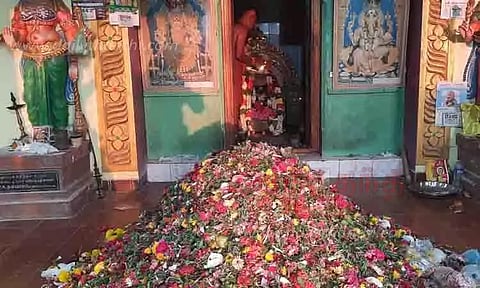 வேட்டைக்காட்டு மாரியம்மன் கோவிலில் பூச்சொரிதல் விழா