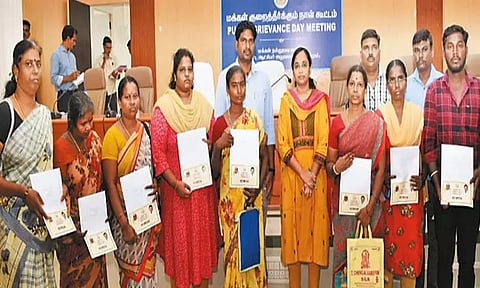 காஞ்சீபுரத்தில் மக்கள் குறைதீர்க்கும் நாள் கூட்டத்தில் பயனாளிகளுக்கு நலத்திட்ட உதவிகள்