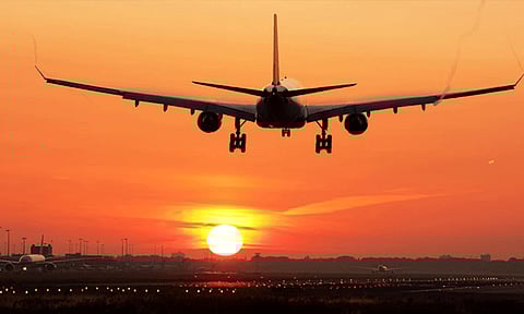 பெங்களூருக்கு செல்லும் 12 விமானங்கள் சென்னையில் தரையிறக்கம்