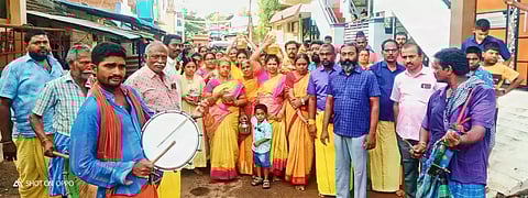 பால்குடம் எடுத்து பக்தர்கள் நேர்த்திக்கடன்