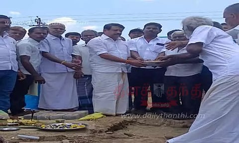 ரூ.10 லட்சத்தில் பல்நோக்கு கட்டிடம்; நயினார் நாகேந்திரன் எம்.எல்.ஏ. அடிக்கல் நாட்டினார்