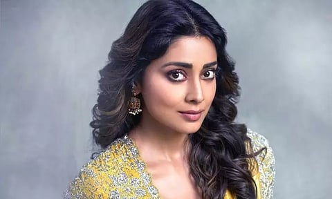 கூண்டில் பறவைகள் அடைப்பு நட்சத்திர ஓட்டல் மீது நடிகை ஸ்ரேயா புகார்