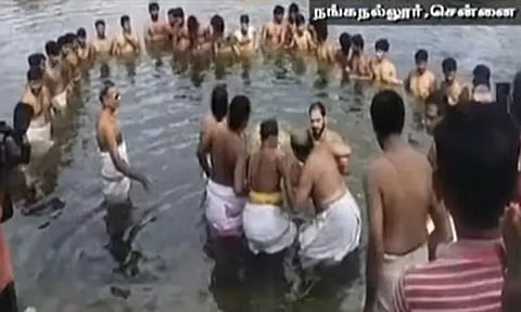 சென்னை அருகே கோவில் திருவிழாவில் 5 அர்ச்சகர்கள் நீரில் மூழ்கி உயிரிழப்பு