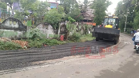 நீடாமங்கலம்- பழையநீடாமங்கலம் சாலையை சீரமைக்கும் பணி