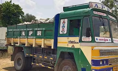 அரளை கற்கள் ஏற்றி வந்த லாரி பறிமுதல்