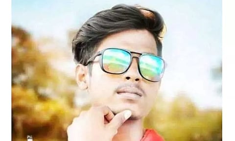 ராமநத்தம் அருகே மோட்டார் சைக்கிள் மீது கார் மோதல்; 2 வாலிபர்கள் பலி