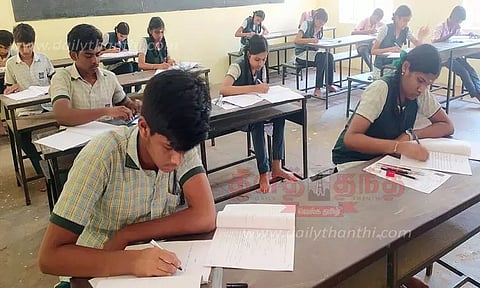 17,900 மாணவ, மாணவிகள் எஸ்.எஸ்.எல்.சி. தேர்வு எழுதினர்