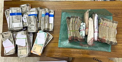 ரூ.32 லட்சத்துடன் பொதுப்பணித்துறை செயற்பொறியாளர் உள்பட 3 பேர் சிக்கினர்