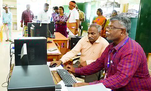 தாலுகா அலுவலகம், ரேஷன் கடைகளில் கலெக்டர் ஆய்வு