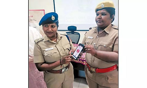 போலீஸ் உதவி செயலி மூலம் சைபர் குற்ற புகார்களையும் பதிவு செய்யலாம் போலீஸ் சூப்பிரண்டு பேட்டி