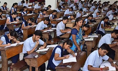 1-9 ஆம் வகுப்பு மாணவர்களுக்கு முழு ஆண்டு தேர்வை முன்கூட்டி நடத்த புதுச்சேரி அரசு திட்டம்