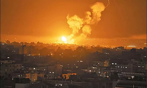 இஸ்ரேல்-பாலஸ்தீனம் இடையே மீண்டும் பயங்கர மோதல் - காசா நகர் மீது சரமாரி குண்டு வீச்சு