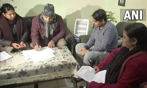 பீகாரில் சாதிவாரி கணக்கெடுப்பு பணி: திருநங்கைகளை 'சாதி' என வகைப்படுத்தியதால் சர்ச்சை