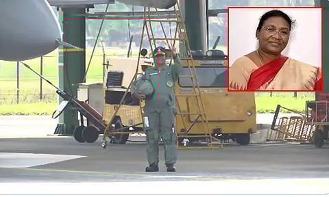 ராணுவ உடையில் சுகோய் போர் விமானத்தில் பறந்த ஜனாதிபதி திரவுபதி முர்மு
