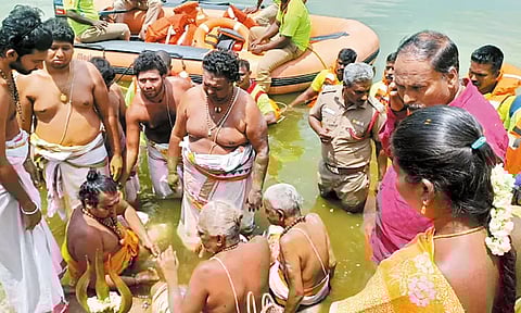 காஞ்சீபுரம் ஏகாம்பரநாதர் கோவிலில் தீர்த்தவாரி திருவிழா