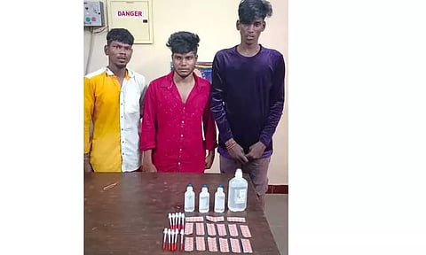போதை ஊசி, மருந்து விற்ற 3 வாலிபர்கள் கைது