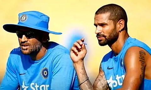 'களத்தில் மட்டுமின்றி ஒட்டுமொத்த அணியிலும் அமைதியான சூழலை தோனி ஏற்படுத்தினார்' - ஷீகர் தவான்