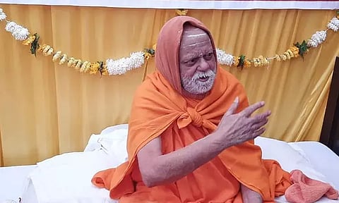 அரசியல்வாதிகள் என்றாலே இப்படித்தான்... பூரி சாமியாரின் பேச்சால் பரபரப்பு