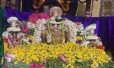 உலகளந்த பெருமாள் கோவிலில் புஷ்பயாகம்