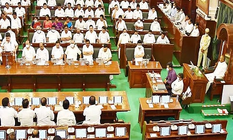 கவர்னருக்கு எதிராக சட்டசபையில் தனித் தீர்மானம் கொண்டு வரப்பட்டது..!