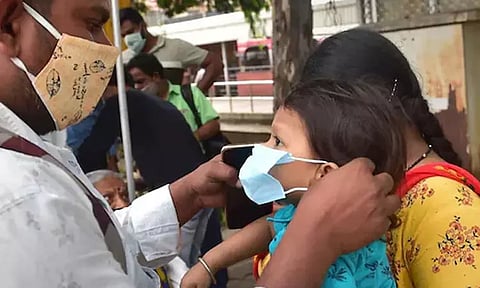 கொரோனா பாதிப்பு அதிகரிப்பு...மும்பை மருத்துவமனைகளில் மாஸ்க் கட்டாயம் என அறிவிப்பு