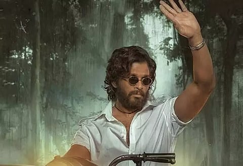 தொடர்ந்து ட்ரெண்டிங்கில் இருக்கும் புஷ்பா.. வைரலாகும் போஸ்டர்