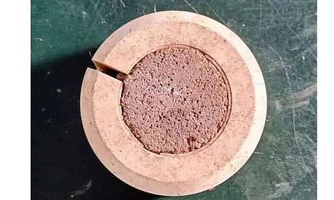 விண்ணில் இருந்து தனியார் பள்ளிக்குள் விழுந்த மர்ம பொருள்