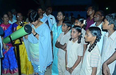 இடையத்தான்குடி பள்ளி மாணவர்களால் தயாரிக்கப்பட்ட தொலைநோக்கி