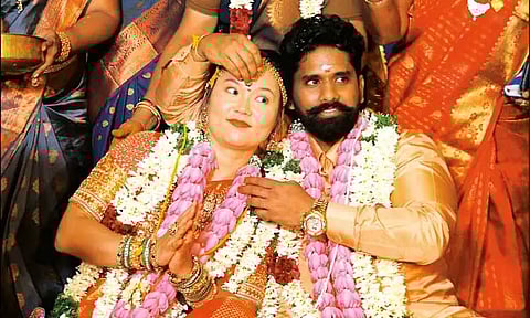 தேசம் கடந்து மலர்ந்த காதல்: சீன பெண்ணை கரம் பிடித்த தமிழக வாலிபர்